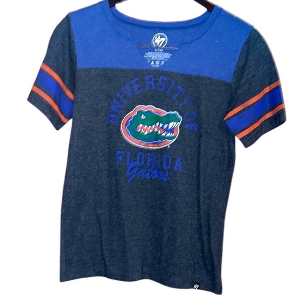 •47•UNIVERSITY OF FLORIDA GATORS COLLEGE SPLIT V NECK T-SHIRT SIZE SMALL EUC